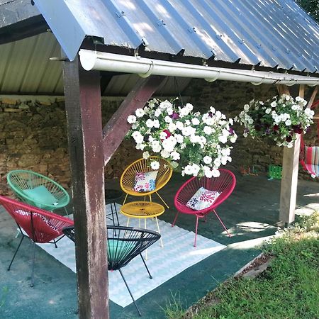 Les Gites De L'Etang De La Foret Brandivy Exterior foto