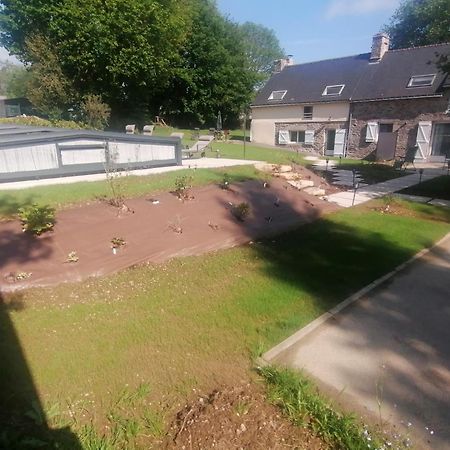Les Gites De L'Etang De La Foret Brandivy Exterior foto